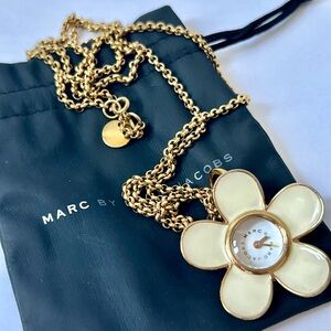 Marc by Marc Jacobs Daisy Flower Watch Necklace – Gold-Tone